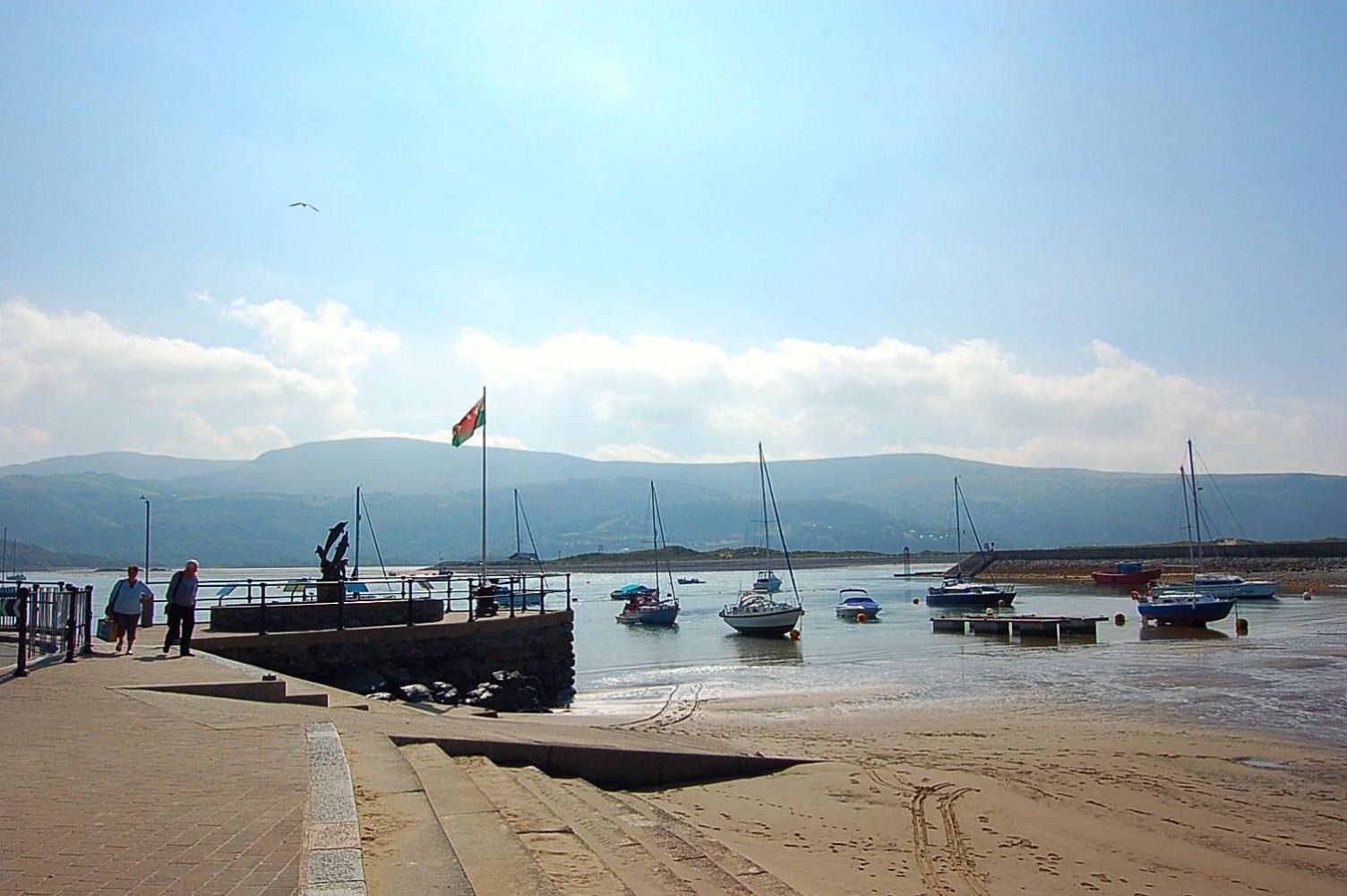 Hafan Y Traeth Front In Holiday home
